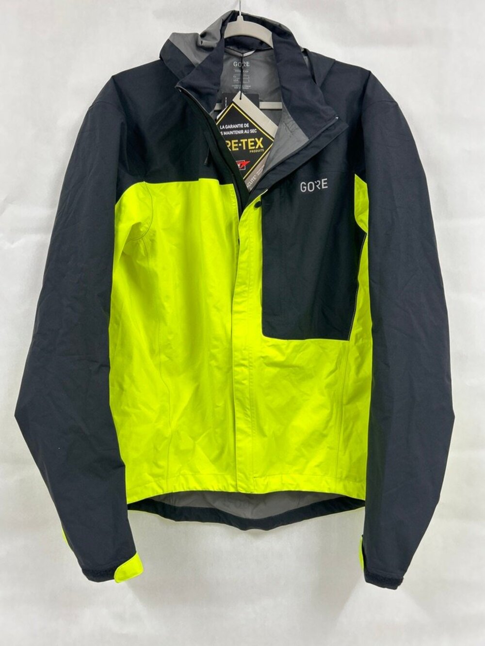GORE-TEX Men’s Black & Hi-Vis Yellow Waterproof Windbreaker